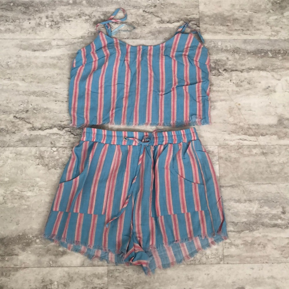 Wild honey set. Top is XS and shorts are small.